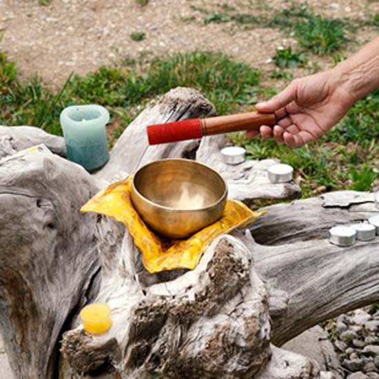 nartura naturretreat mit klangschale